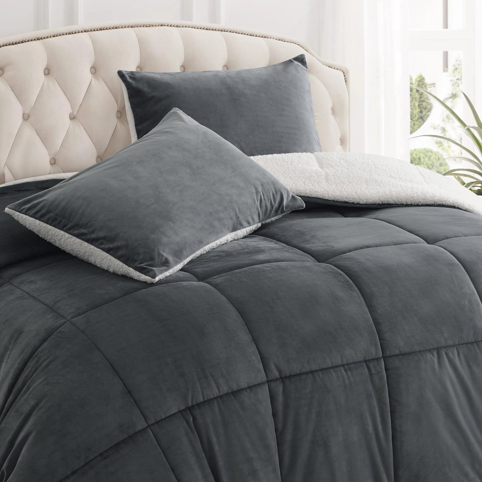 Queen Ultra-Soft Micromink Sherpa 3-Piece Comforter Bed Set, Luxury Plush Quilted down Alternative Comforter Reversible Duvet with 2 Pillowcases (Dark Grey, Queen)